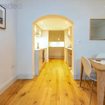 Stylish Clifton Garden With Terrace