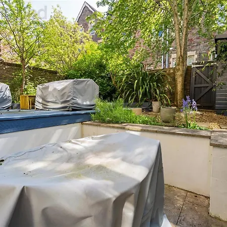 Stylish Clifton Garden With Terrace Apartment Bristol