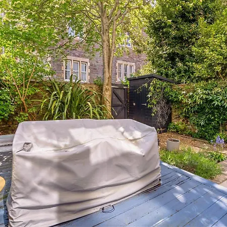 Stylish Clifton Garden With Terrace Apartment *
