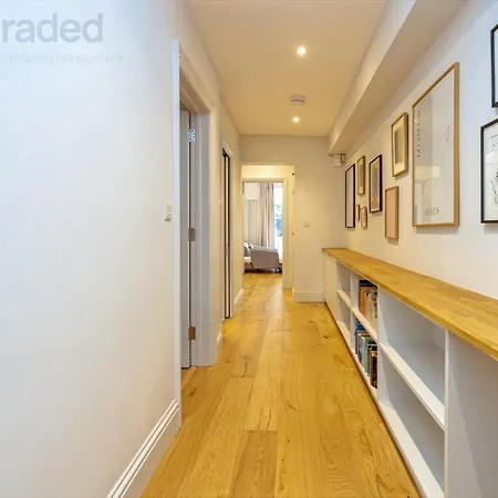 Stylish Clifton Garden With Terrace Apartment