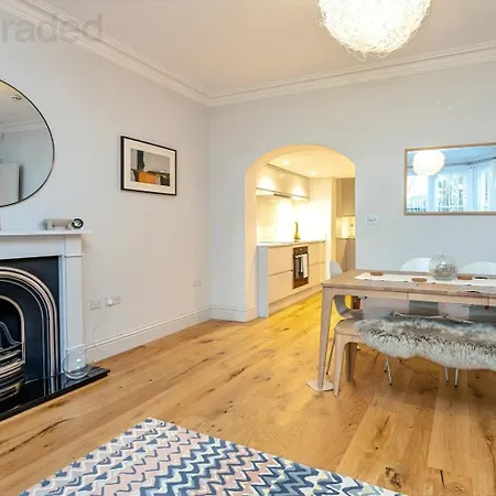 Stylish Clifton Garden With Terrace